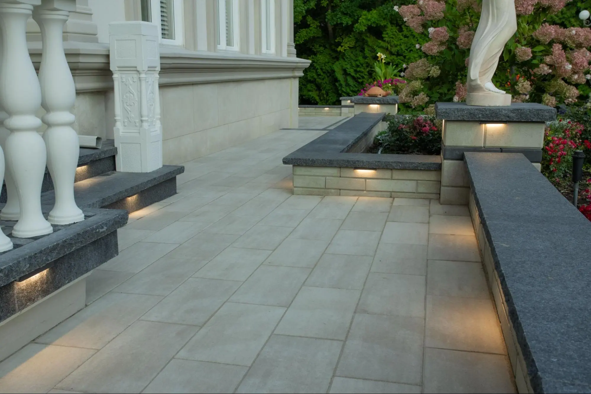 Earth-Tone Landscape Design for Luxury Outdoor Living