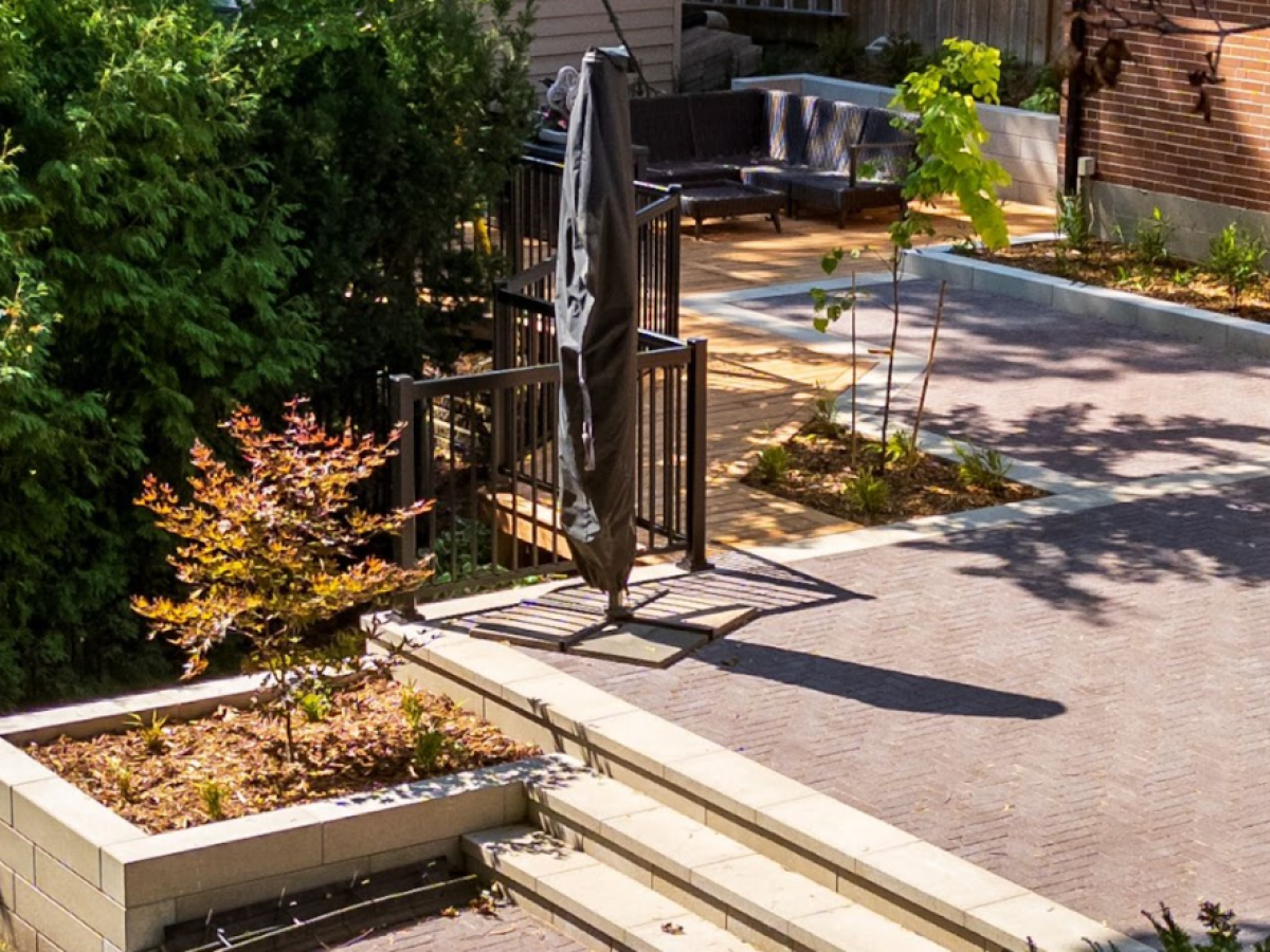 custom backyard landscape oakville ontario